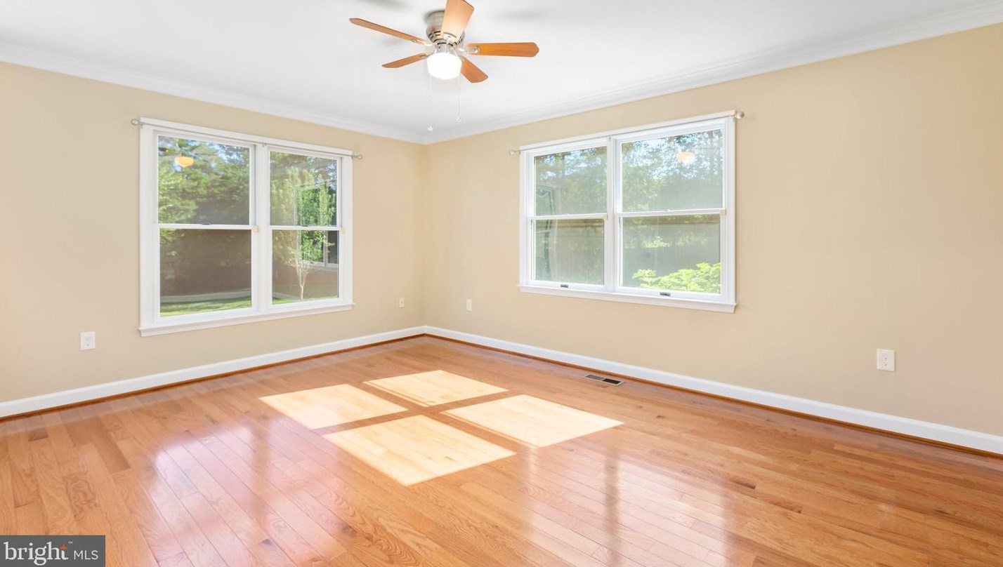 10647 Moore Dr, Manassas VA 20111-2929 exterior