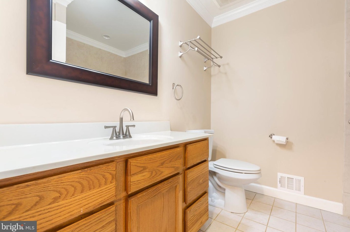 10647 Moore Dr, Manassas VA 20111-2929 exterior