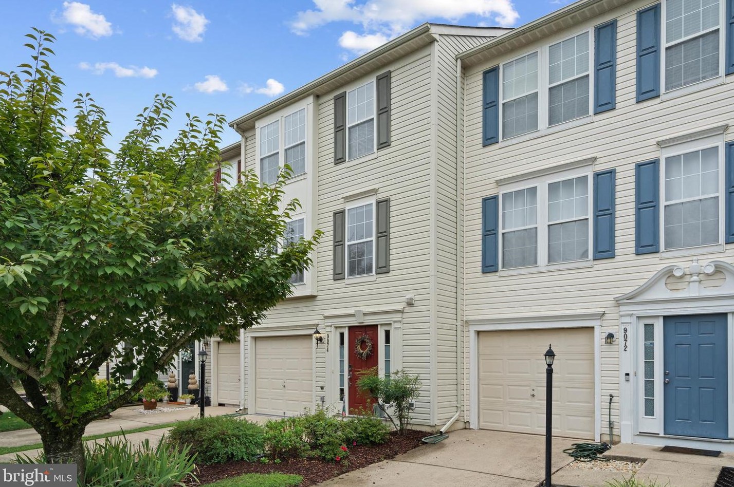 9074 Falcon Glen Ct, Bristow, VA 20136
