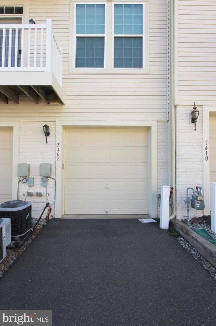 7408 Brunson Cir, Gainesville, VA 20155