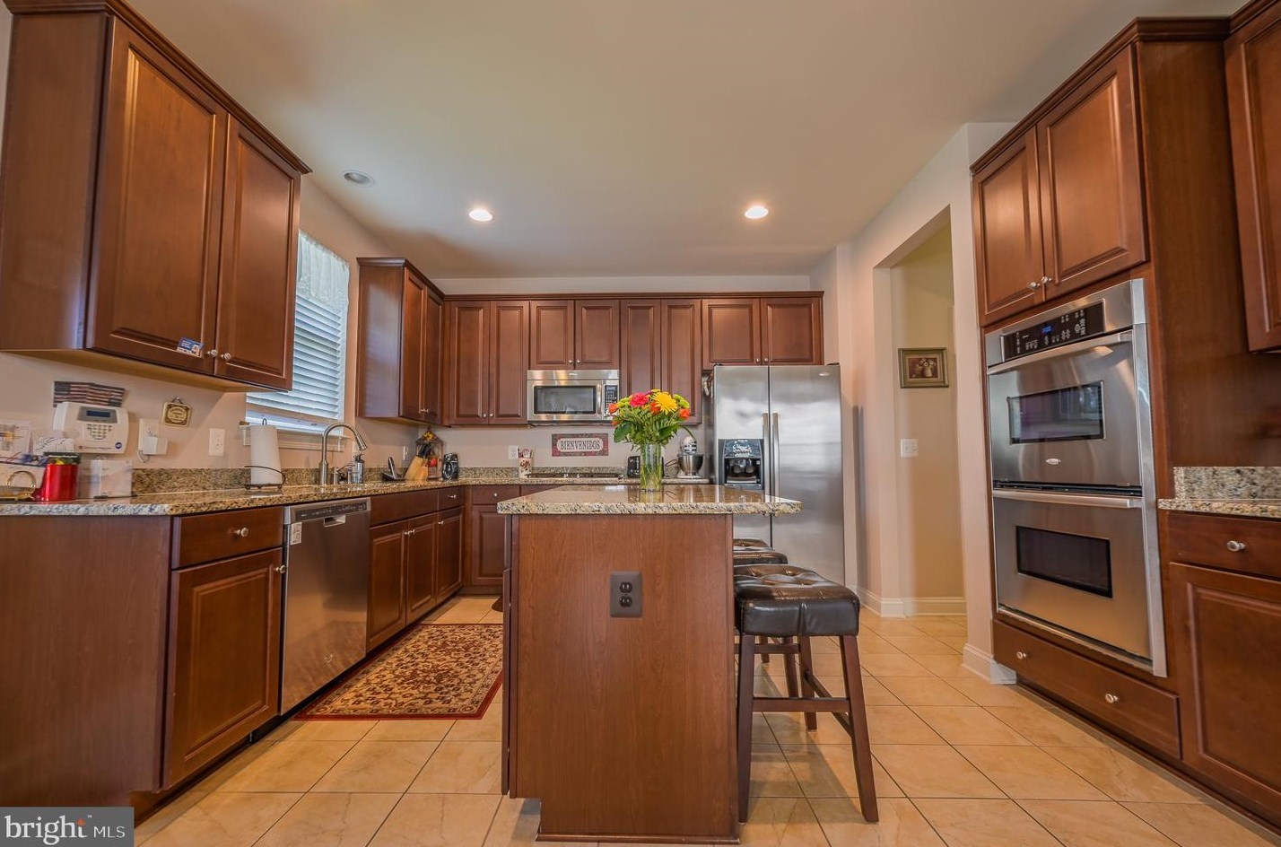 8302 Mineral Spg Dr, Manassas VA 20112-2421 exterior