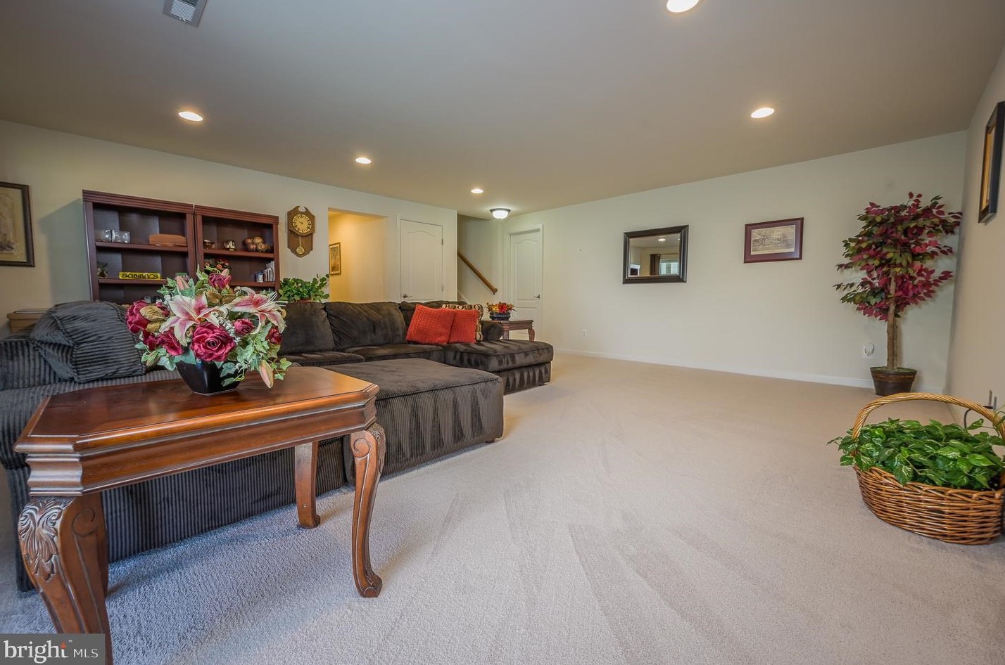 8302 Mineral Spg Dr, Manassas VA 20112-2421 exterior