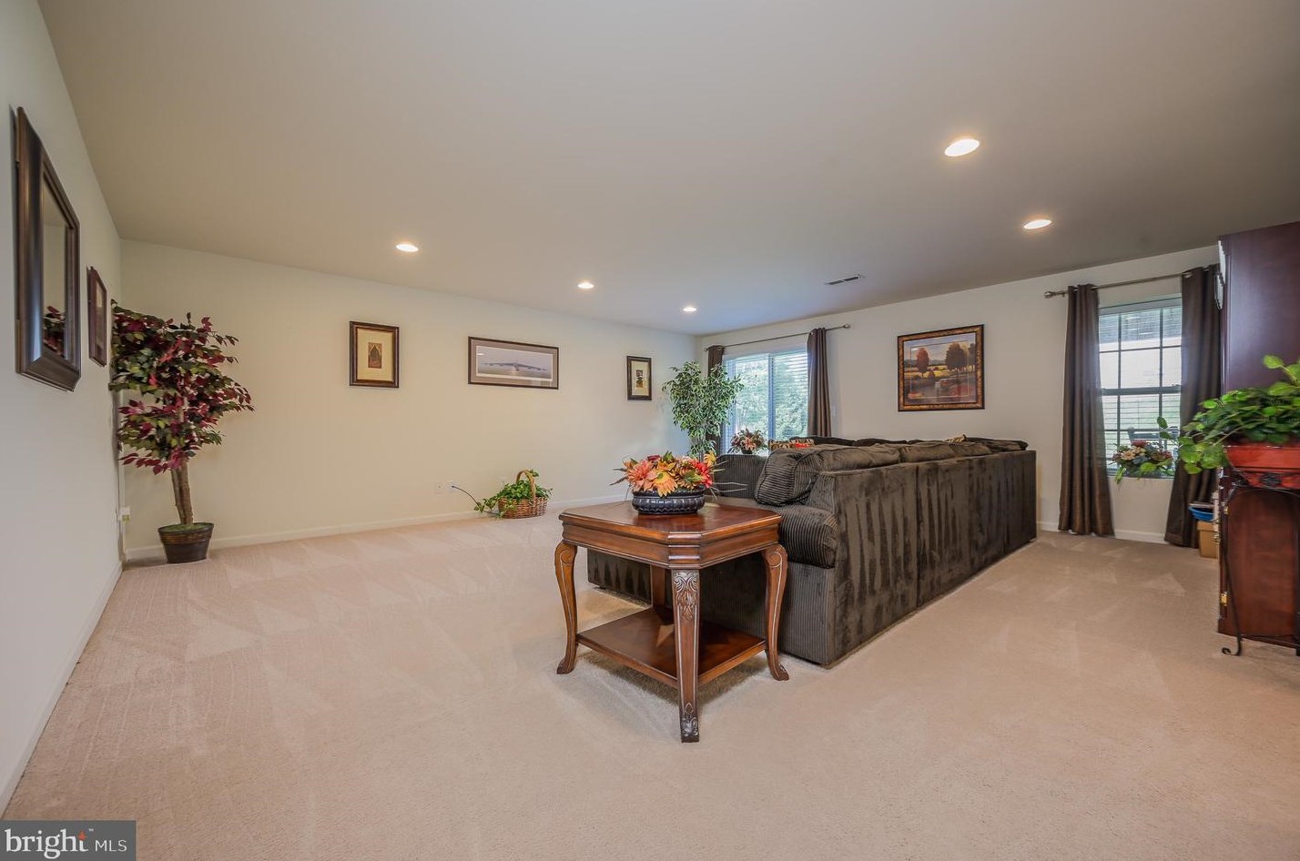 8302 Mineral Spg Dr, Manassas VA 20112-2421 exterior