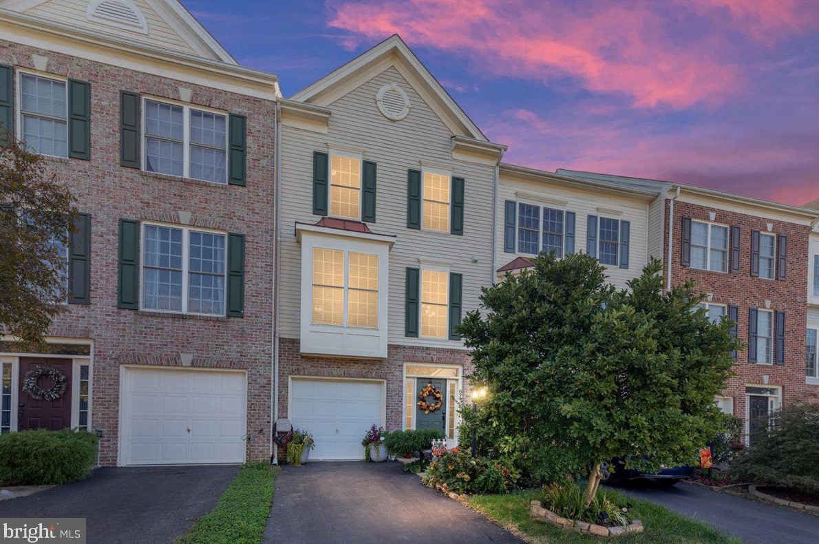 8943 Benchmark Ln, Bristow, VA 20136