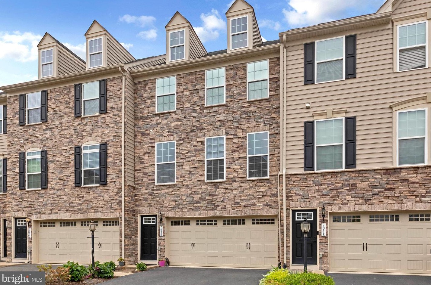 7020 Darbey Knoll Dr, Gainesville, VA 20155