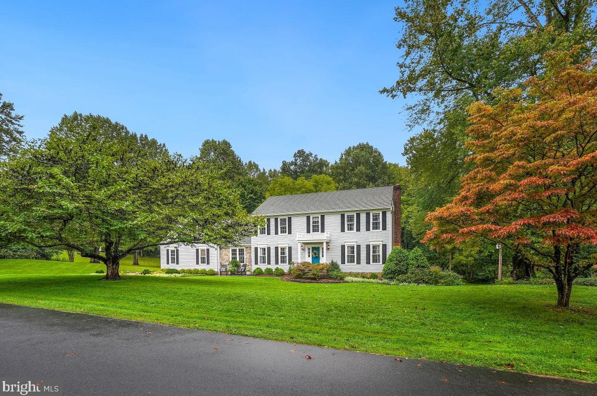 10538 Knollwood Dr, Manassas, VA 20111-2834