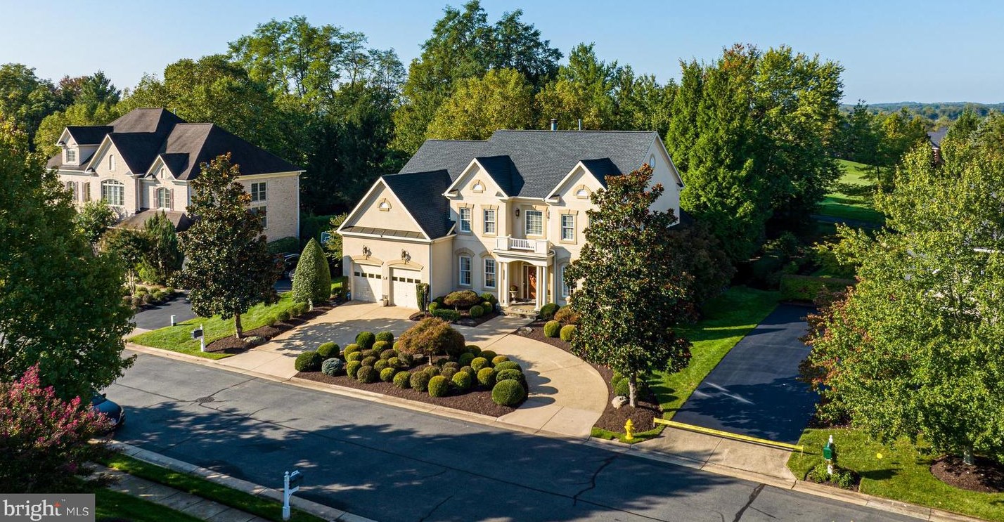 8220 Roxborough Loop, Gainesville, VA 20155-3207
