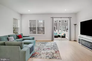 18351 Moss Gdn Rd, Dumfries, VA 22026 - Photo 12