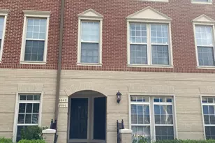 8049 Crescent Park Dr, Gainesville, VA 20155 - Photo 2