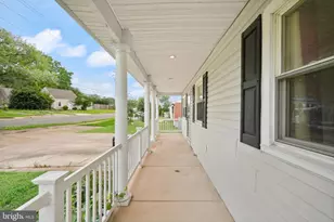 7726 Amherst Dr, Manassas, VA 20111 - Photo 2