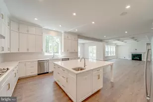 8701 Maple Springs Pl, Manassas, VA 20112 - Photo 6