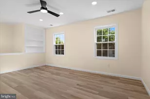 14220 Fallbrook Ln, Woodbridge, VA 22193 - Photo 18