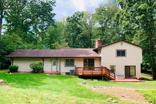 10203 Bent Tree Ln, Manassas, VA 20111 - Photo 4