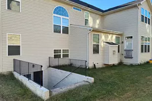 3238 Fledgling Cir, Woodbridge, VA 22193 - Photo 2