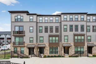 17454 Southern Shrs Dr, Dumfries, VA 22026 - Photo 2