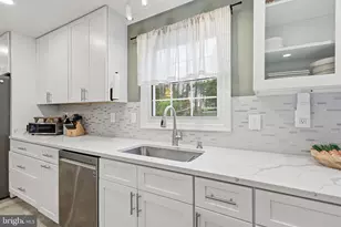 6047 Greenway Ct, Manassas, VA 20112 - Photo 6