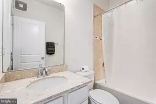 6900 Kona Dr, Gainesville, VA 20155 - Photo 18