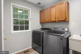 10201 Leatherleaf Ct, Manassas, VA 20111 - Photo 32