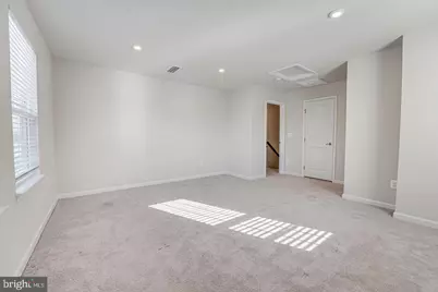 18339 Reaper Hill Ct, Triangle, VA 22172 - Photo 6