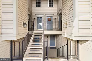 8068 Stonewall Brigade Ct, Manassas, VA 20109 - Photo 4