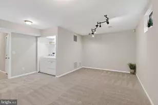 15615 Winding Creek Dr, Dumfries, VA 22025 - Photo 34