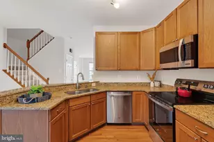 15615 Winding Creek Dr, Dumfries, VA 22025 - Photo 12