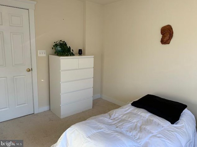 8817 Yellow Hammer Dr, Gainesville, VA 20155