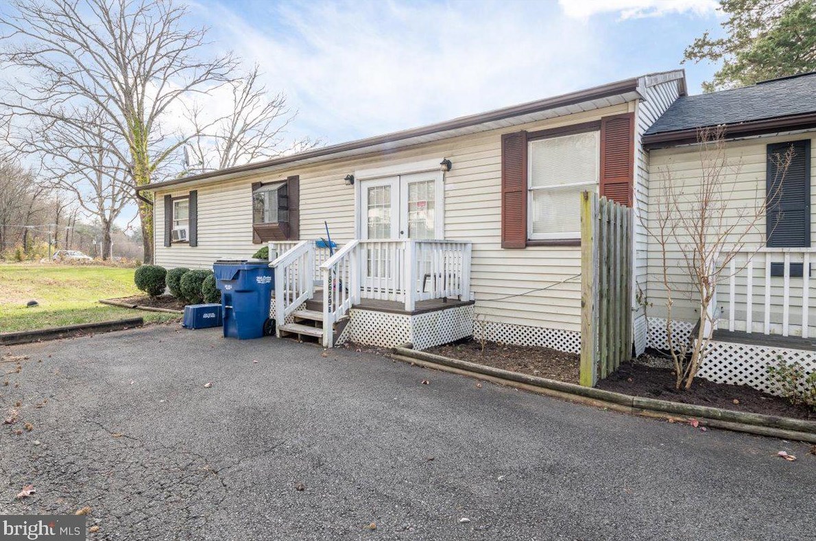 18629 Amidon Ave, Triangle, VA 22172