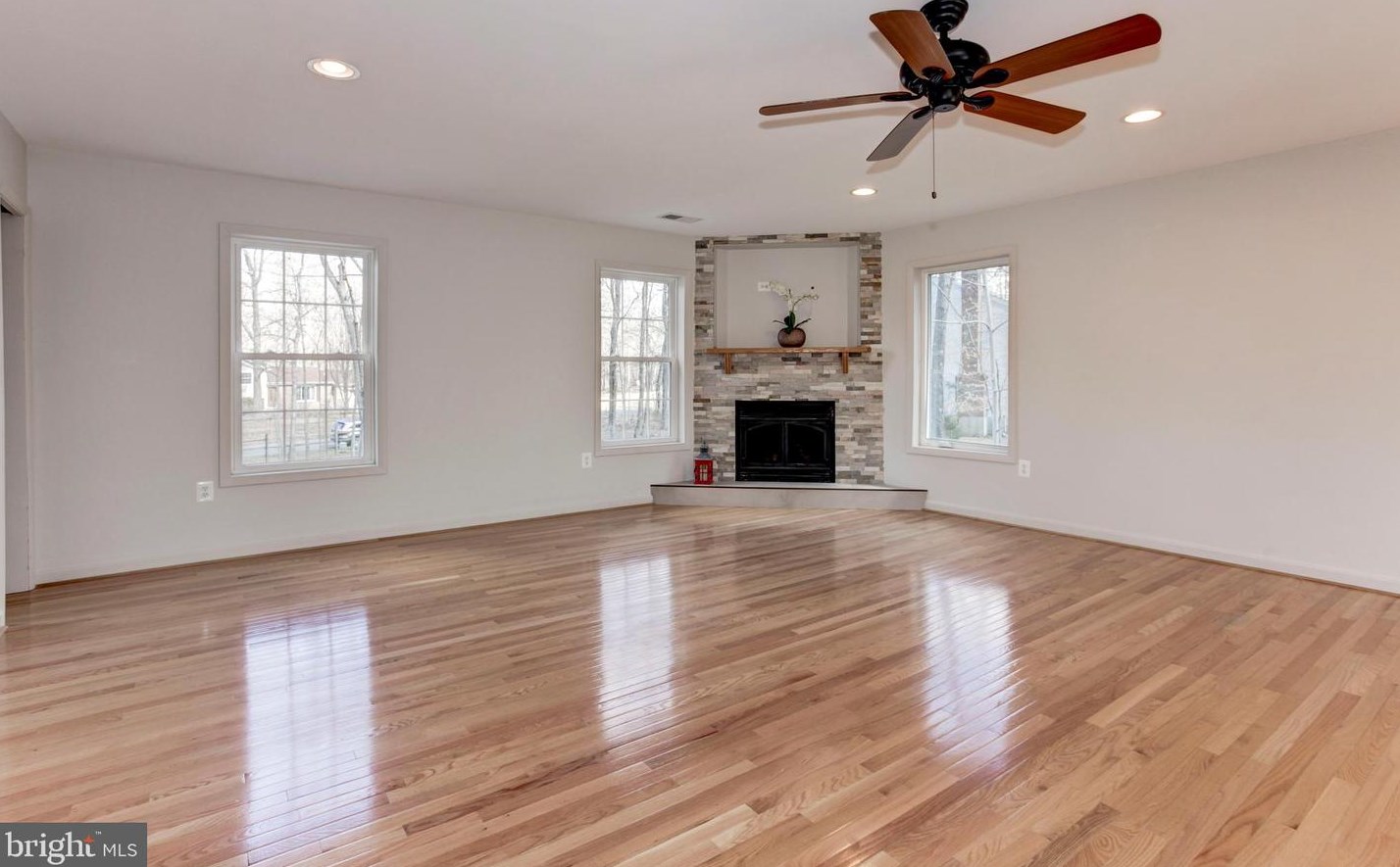 8025 Gracie Dr, Manassas, VA 20112-3740