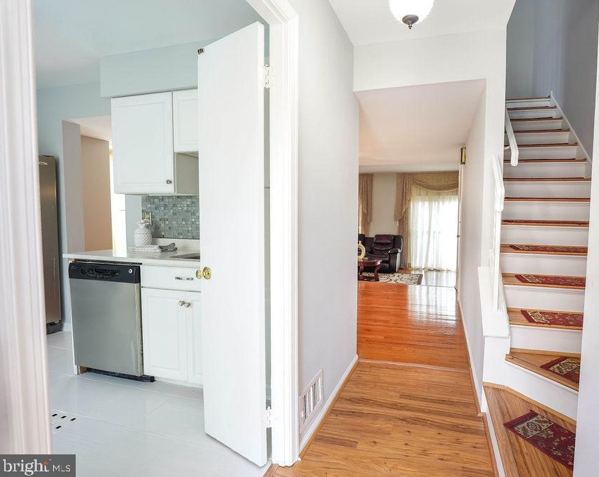 3215 Foothill St, Woodbridge, VA 22192-1404