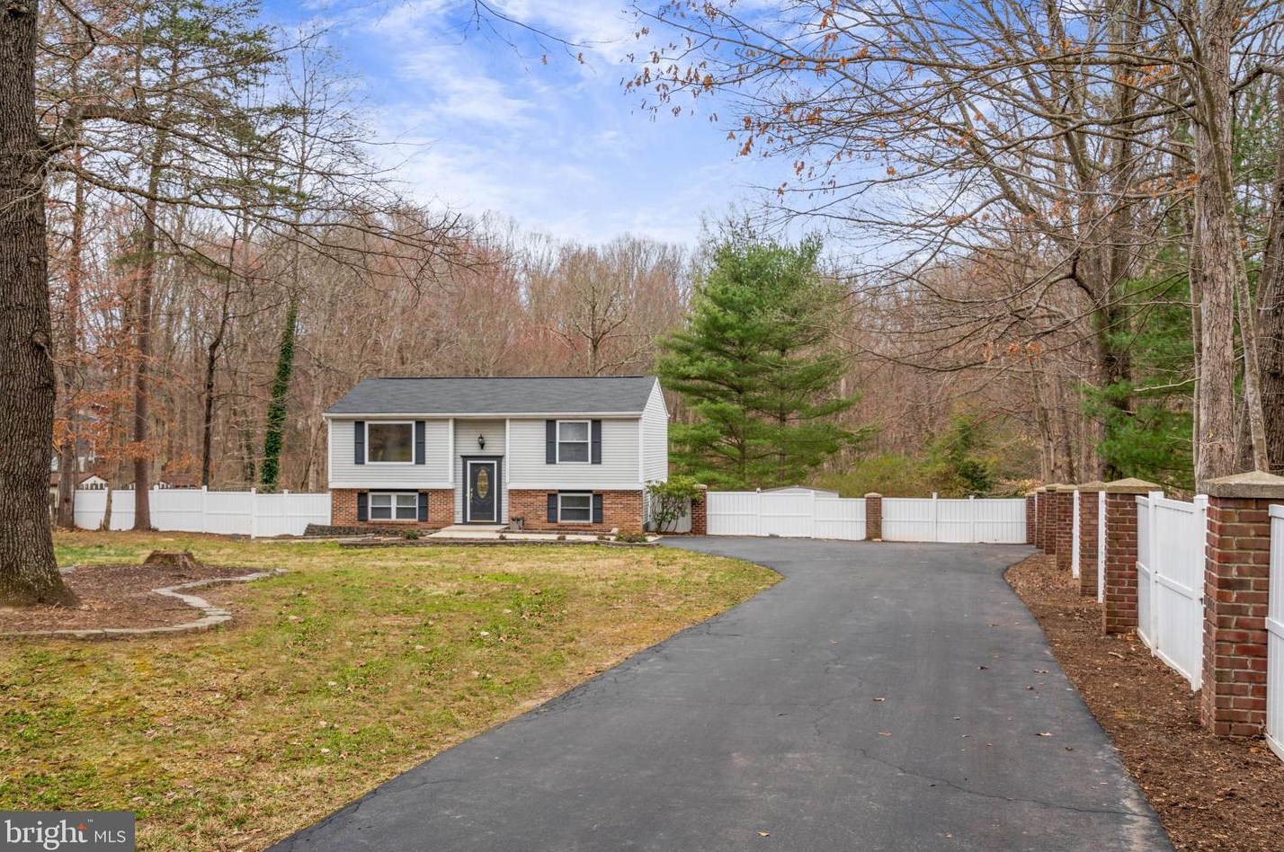 8013 Gracie Dr, Manassas, VA 20112-3740