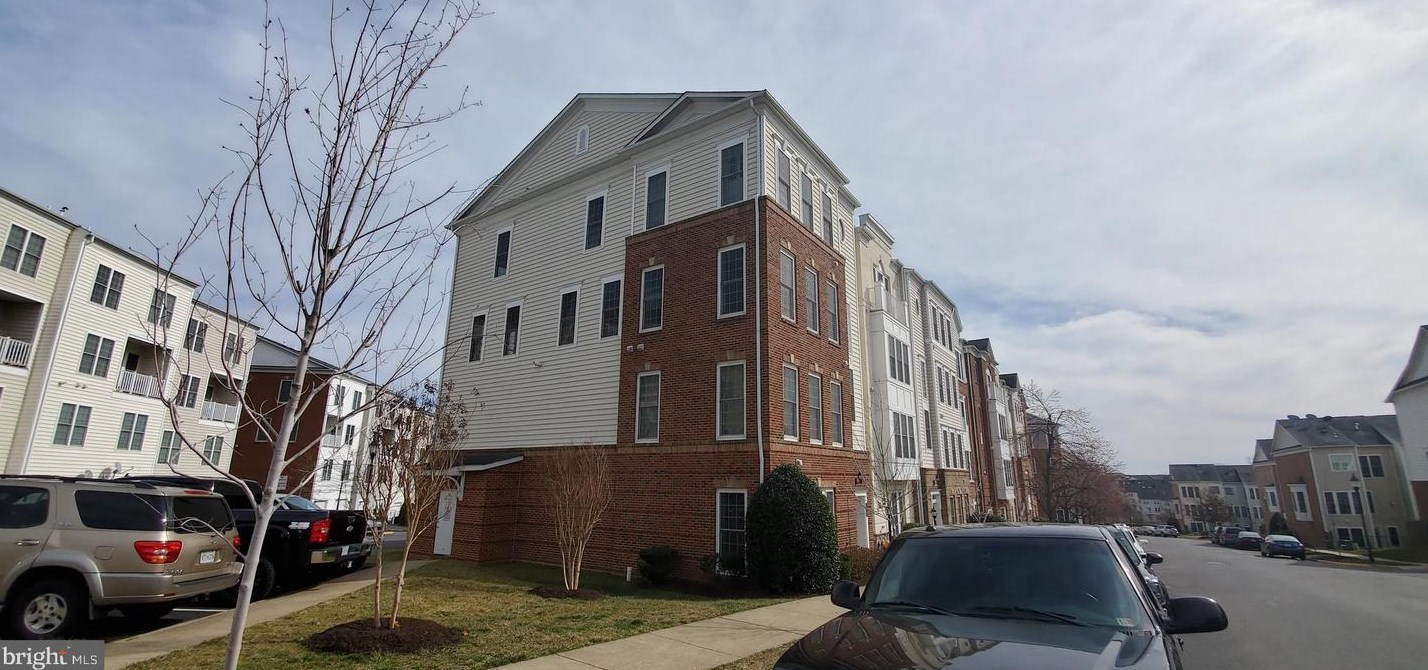2420 Brookmoor Ln, Woodbridge, VA 22191-4031