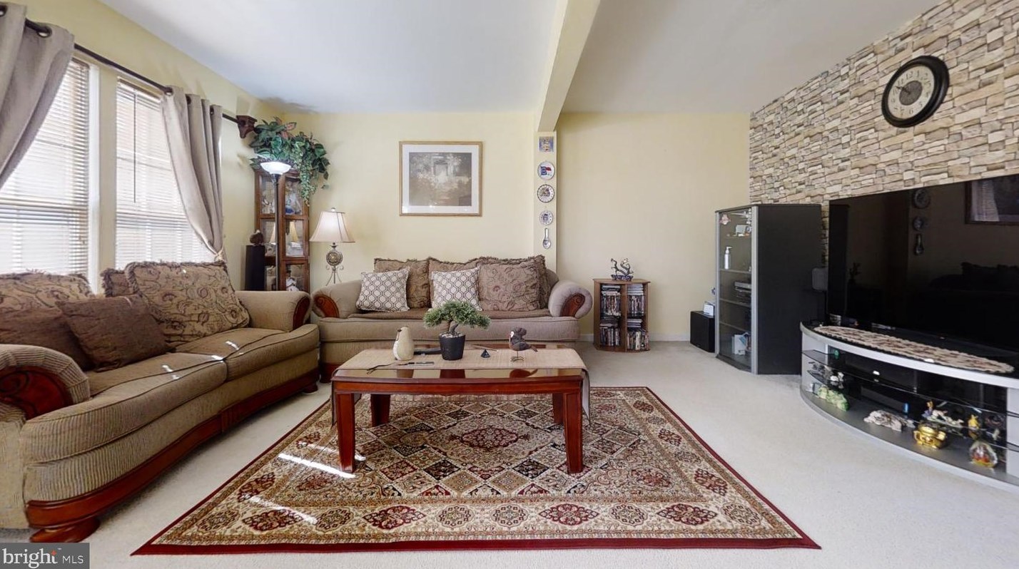 8260 Vermont Pl, Manassas, VA 20111-2145