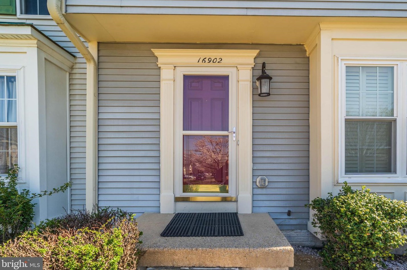 16902 Point Pleasant Ln, Dumfries, VA 22026-3242