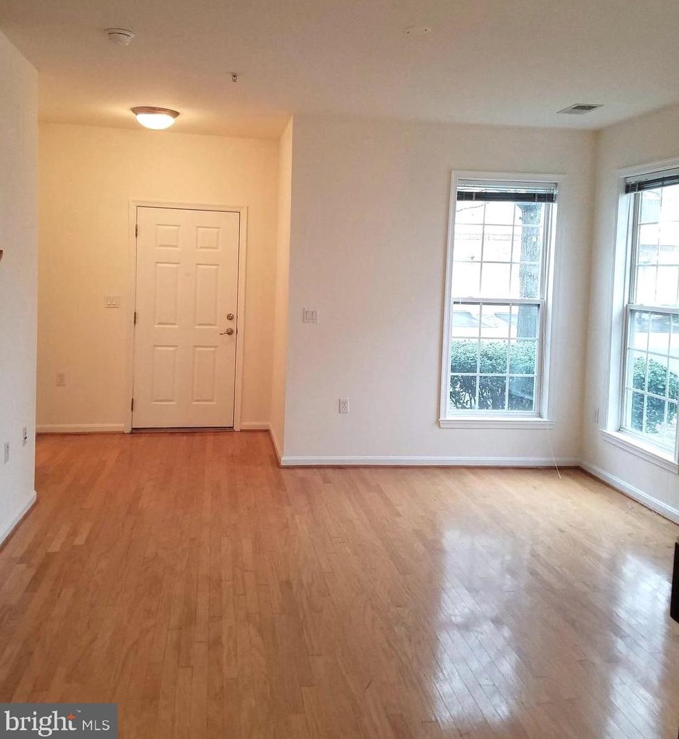 6814 Sabbarton Pl #92, Gainesville, VA 20155