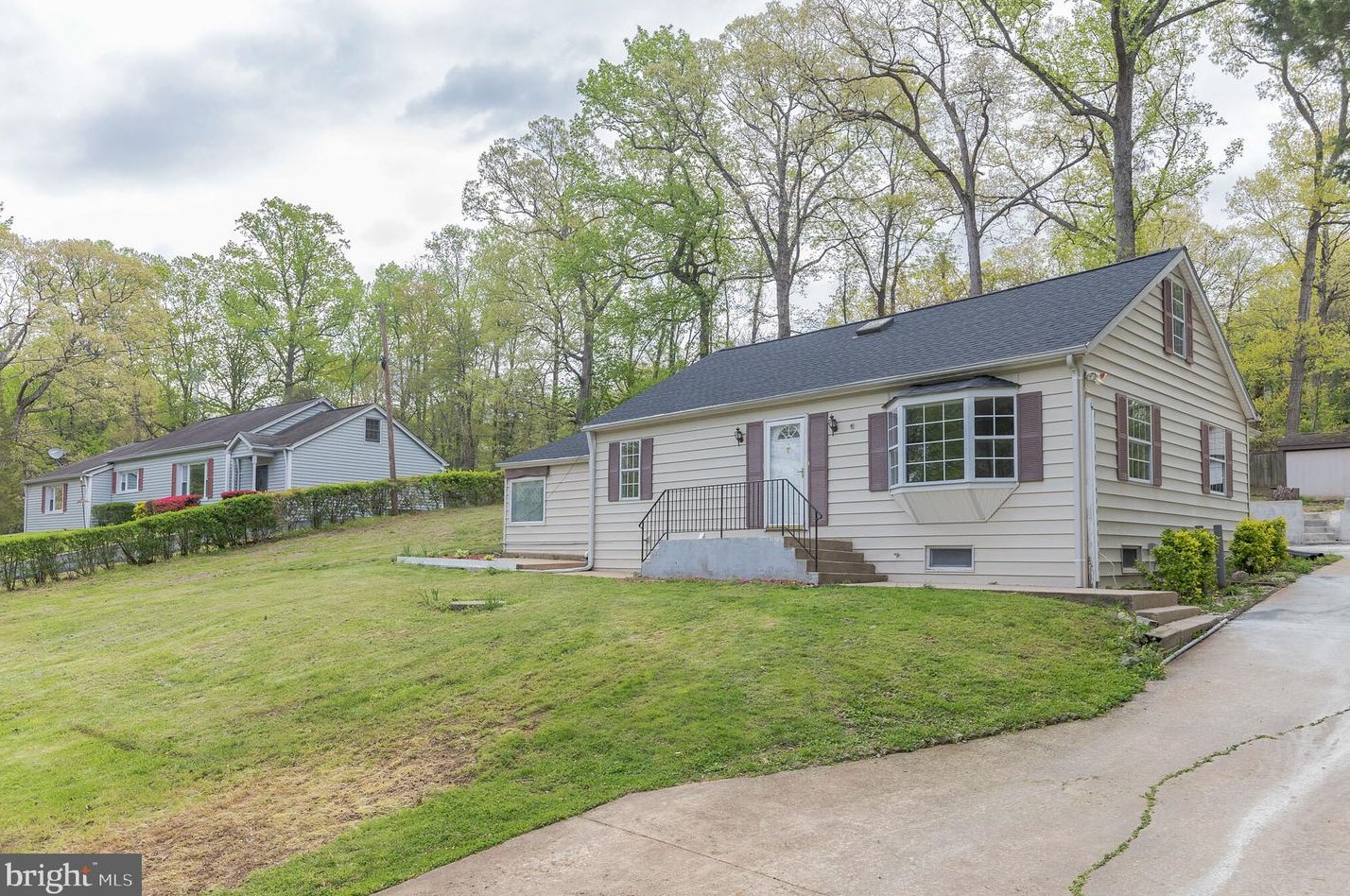 18407 Woodland Dr, Triangle, VA 22172