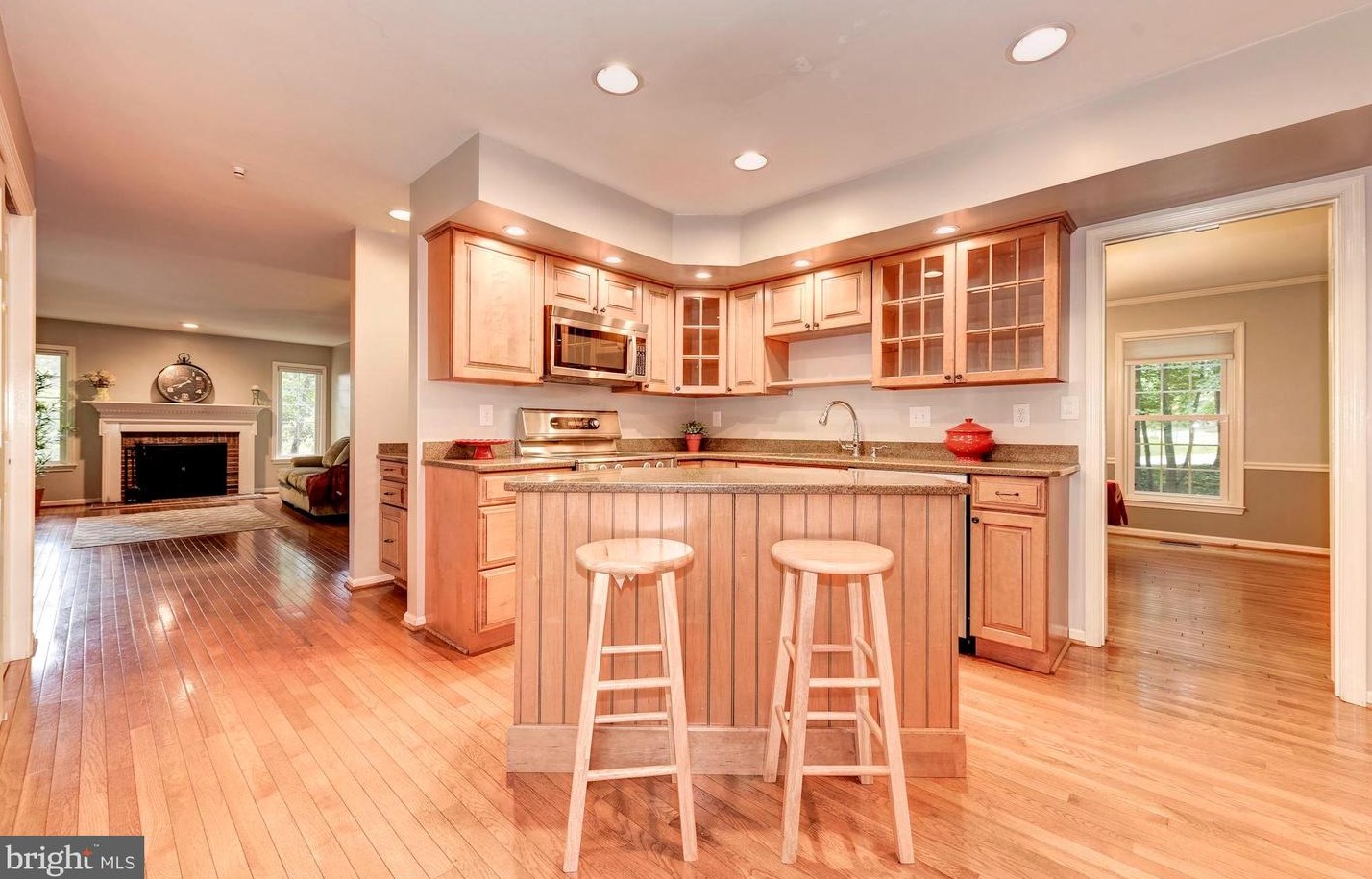12567 Cavalier Dr, Woodbridge, VA 22192-3323