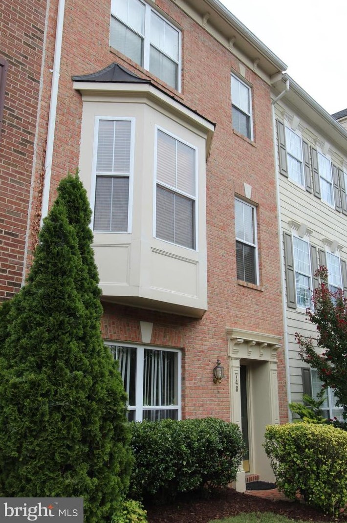 748 Monument Ave, Woodbridge, VA 22191