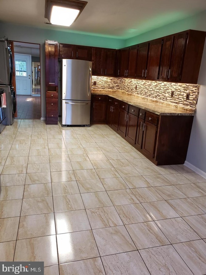 18155 Olde Port Ln, Triangle, VA 22172
