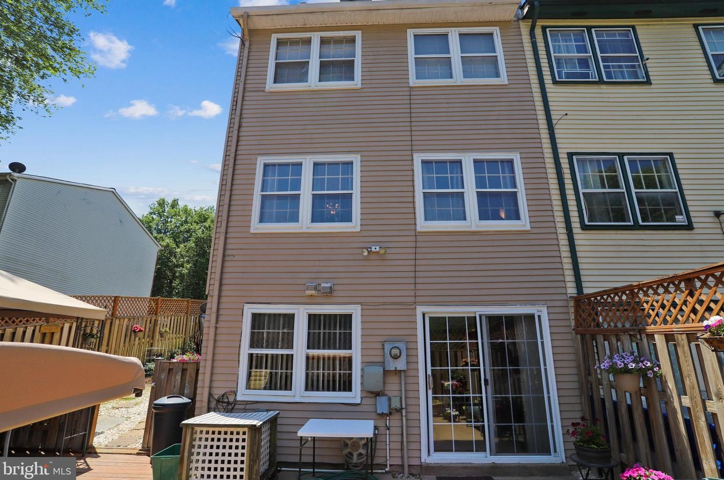 16529 Sherwood Pl, Woodbridge, VA 22191