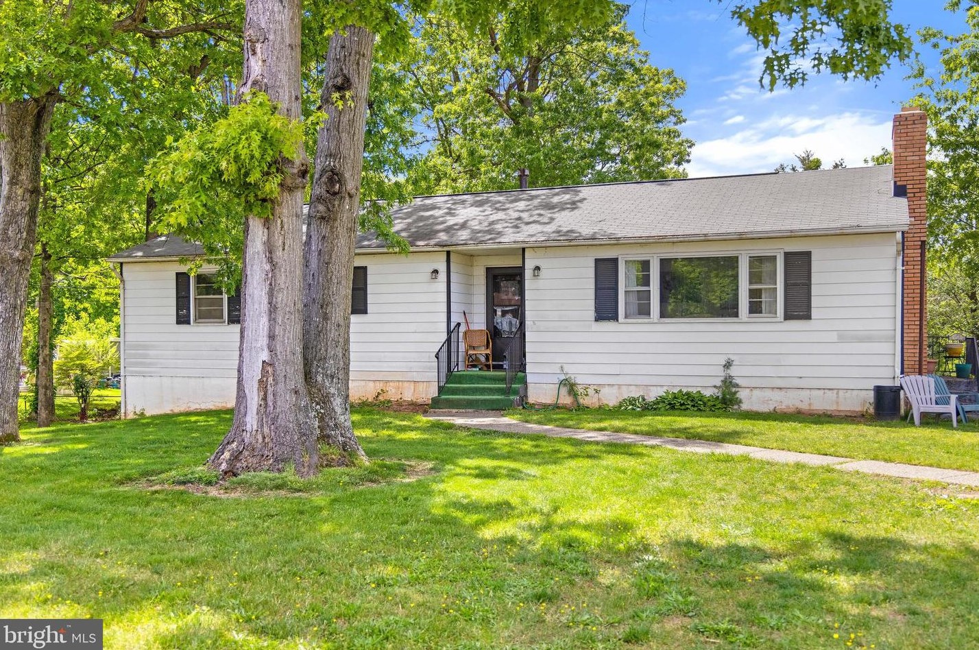 8002 Well St, Manassas, VA 20111-2102