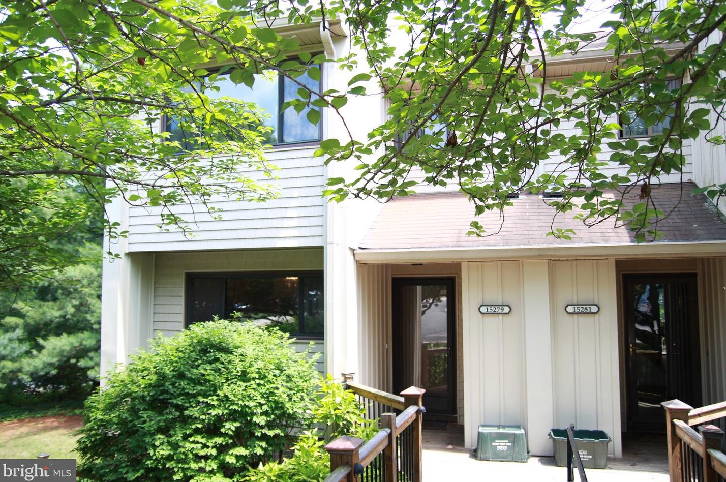 15279 Forest Grove Dr, Woodbridge VA  22191-3911 exterior