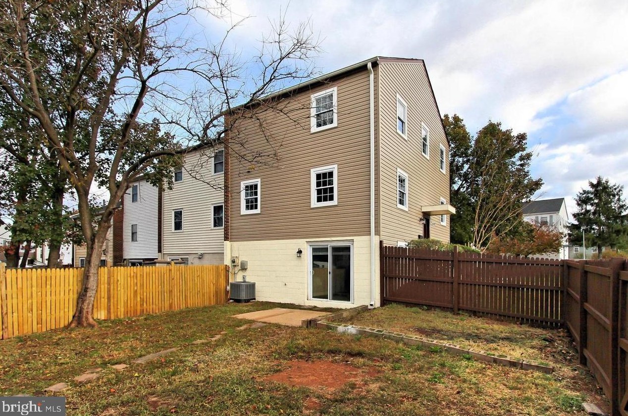 10328 Trundle Pl, Manassas, VA 20109-2932
