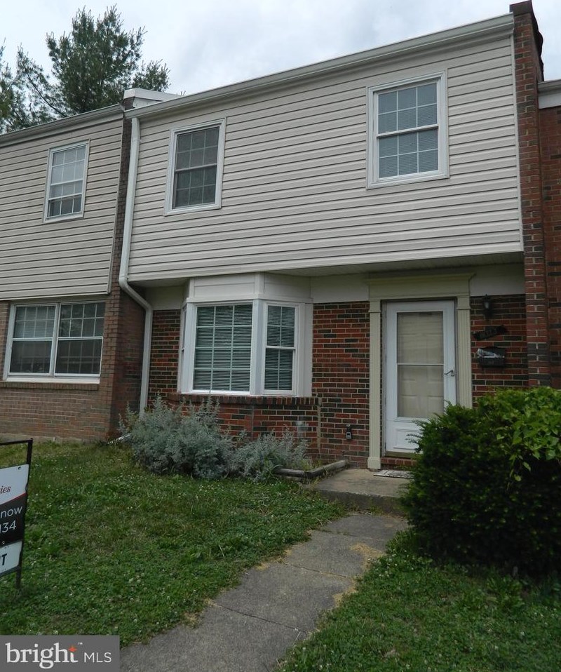 8033 Community Dr, Manassas VA  20109-3554 exterior