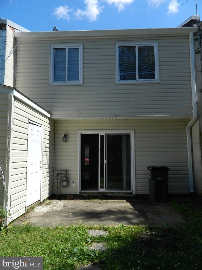 8033 Community Dr, Manassas VA  20109-3554 exterior