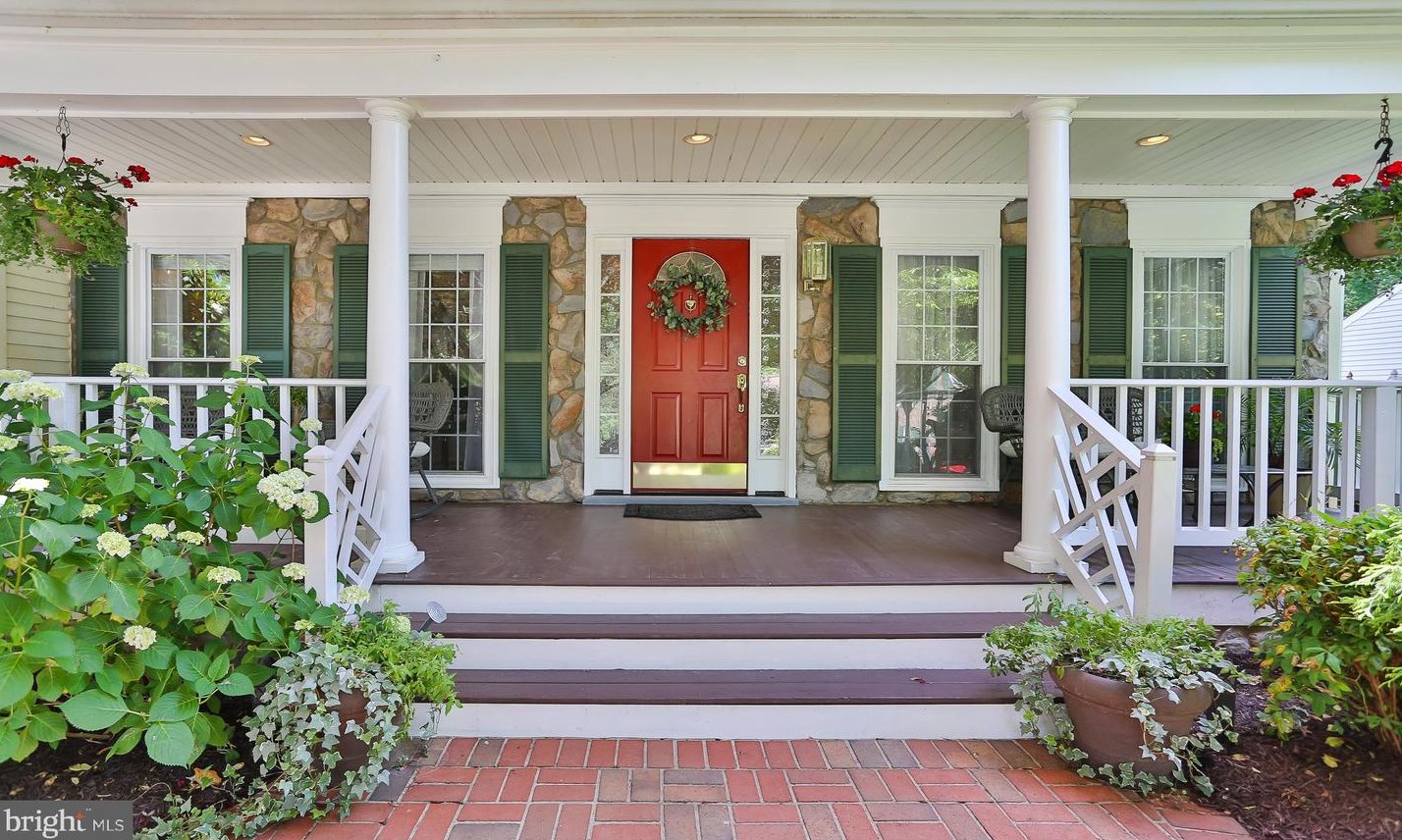 15524 Ridgecrest Dr, Dumfries, VA 22025-1111