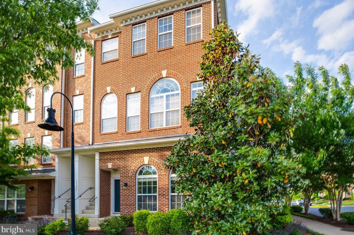 15426 Rosemont Manor Dr, Haymarket, VA 20169