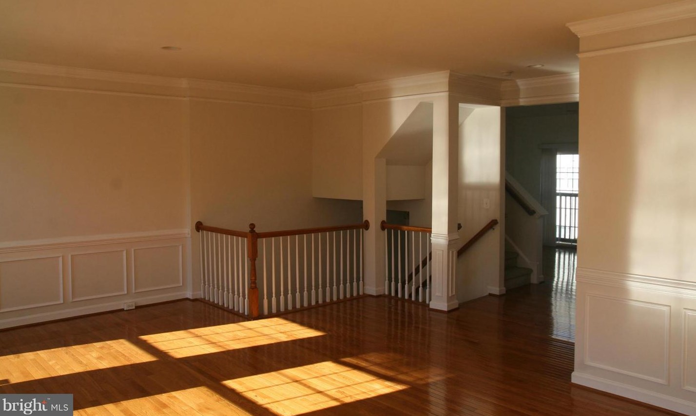 8082 Whispering Wind Ln, Manassas VA  20111-5224 exterior