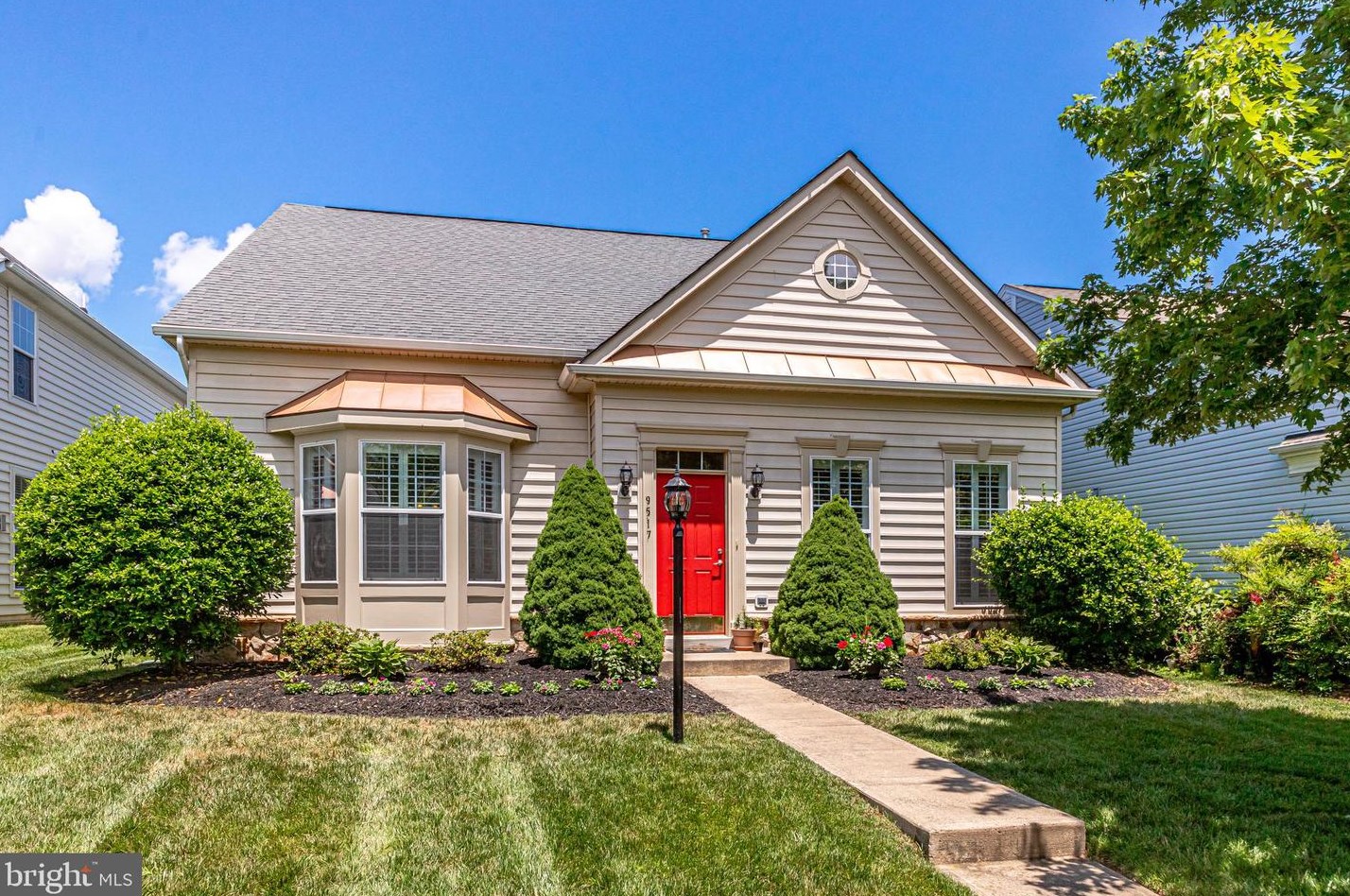 9517 Moonen Bay Ln, Bristow, VA 20136