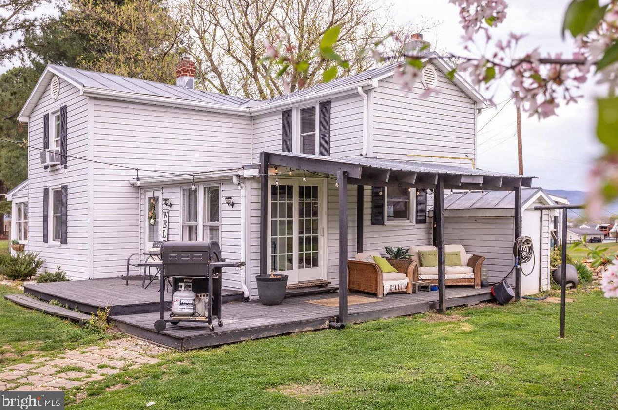 295 High St, Elkton, VA 22827